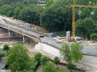 Image oder Bild von Br&uuml;ckenabriss und Br&uuml;ckenneubau Bundesstrasse 42 &uuml;ber Eisenbahn in Unkel, hier: Bau der neuen Br&uuml;cke