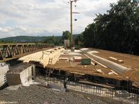 Image oder Bild von Br&uuml;ckenabriss und Br&uuml;ckenneubau Bundesstrasse 42 &uuml;ber Eisenbahn in Unkel, hier: Bau der neuen Br&uuml;cke