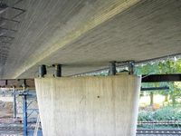 Image oder Bild von Br&uuml;ckenabriss und Br&uuml;ckenneubau Bundesstrasse 42 &uuml;ber Eisenbahn in Unkel, hier: Bau der neuen Br&uuml;cke