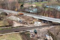 Image oder Bild von Br&uuml;ckenabriss und Br&uuml;ckenneubau Bundesstrasse 42 &uuml;ber Eisenbahn in Unkel, hier: R&uuml;ckbau der Behelfsbr&uuml;cke